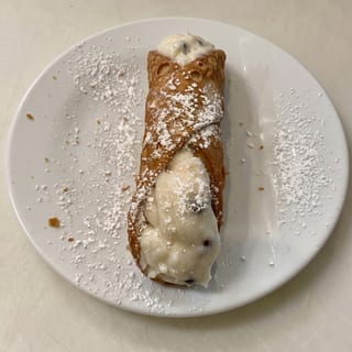 Traditional Cannoli